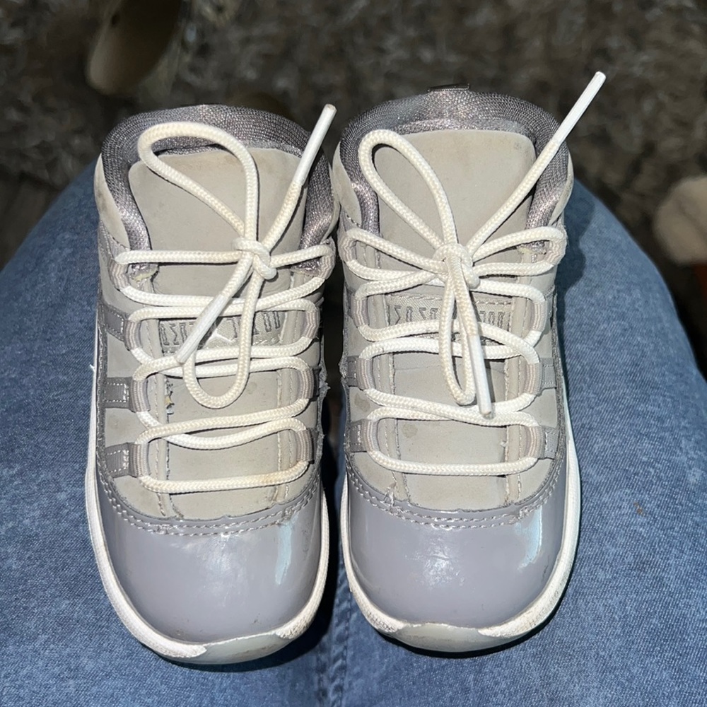 Cool grey 11